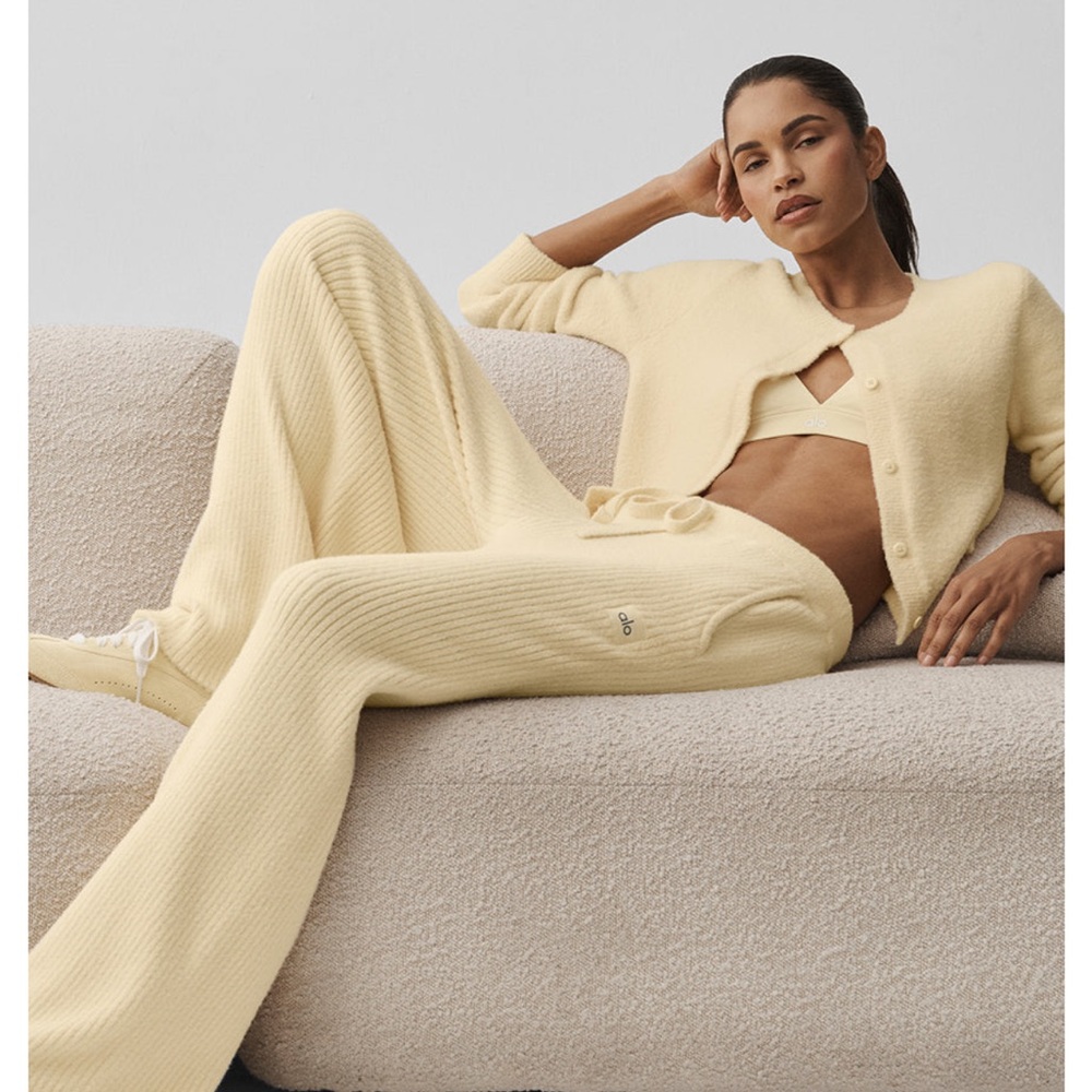 💛💛💛🔥🔥NWT Alo Yoga Snuggle Up Yellow pant and cardigan set 2026 💛💛💛
